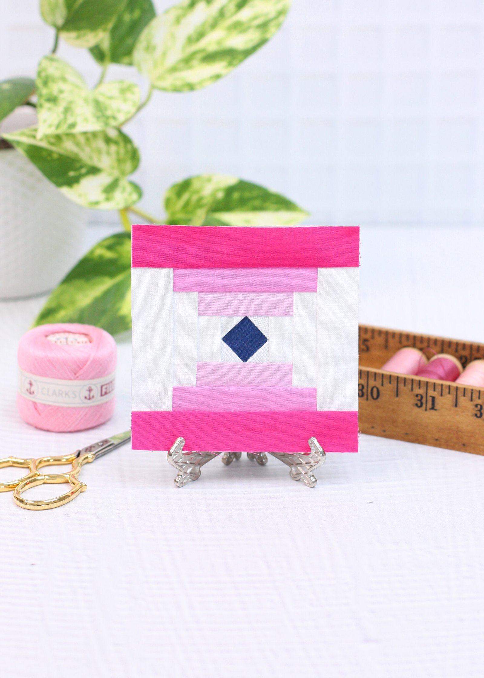 Courthouse Steps with Centre Diamond Foundation Paper Piecing Quilt Block (5 Sizes)