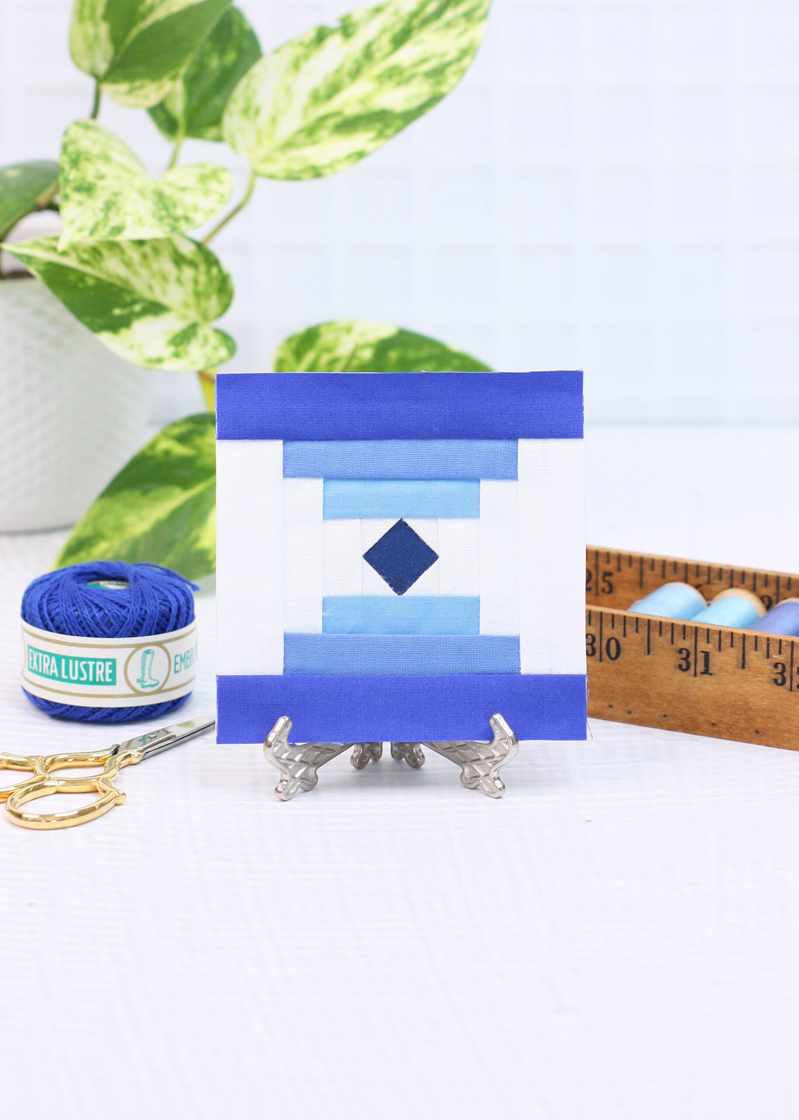 Courthouse Steps with Centre Diamond Foundation Paper Piecing Quilt Block (5 Sizes)